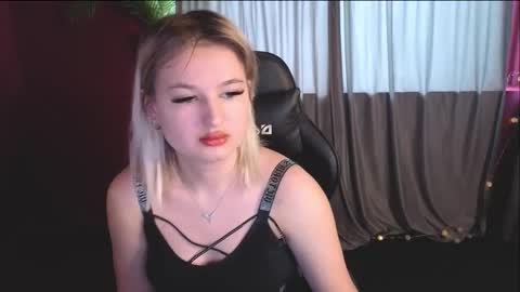 Snapshot of grase_neon chatting on February 15, 8:35 am grase_neon online show from February 15, 8:35 am