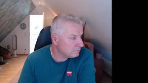 grau197077 online show from July 15, 7:46 am