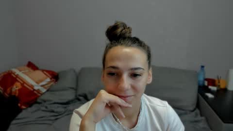 Anna online show from February 9, 4:22 pm