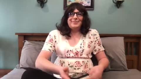 Also Khloe online show from February 3, 3:38 pm