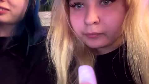 Snapshot of green_eyes_twinkl chatting on June 7, 9:07 pm Lina 3 online show from June 7, 9:07 pm