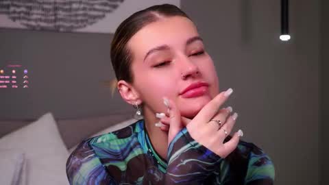 Kelly online show from November 13, 1:32 pm