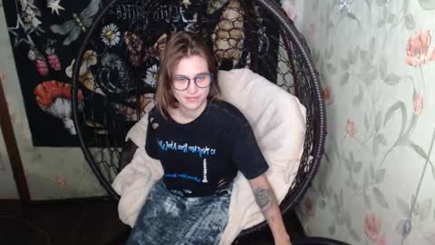 Lina online show from September 18, 1:35 pm