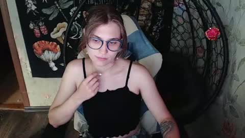 Snapshot of greenwitch9 chatting on July 7, 10:52 am Lina online show from July 7, 10:52 am