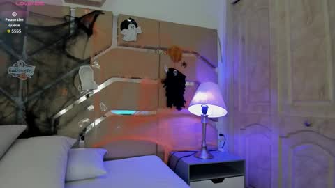 greidy_baker online show from October 27, 3:32 am