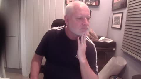 greyfox_6000 online show from February 18, 11:19 pm