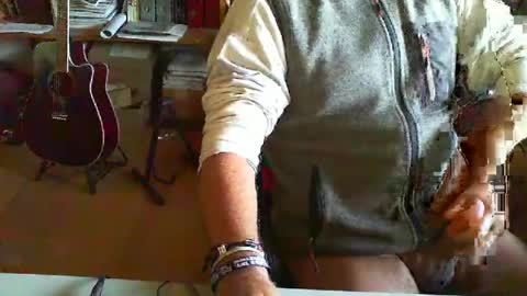 greyhounddog online show from July 11, 6:49 am