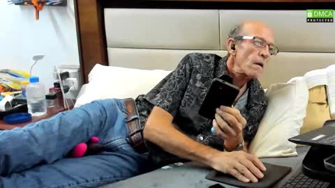 Snapshot of greyishere chatting on November 9, 7:28 am Grey. If viewing your cam I am more likely to stay if you show your face. online show from November 9, 7:28 am