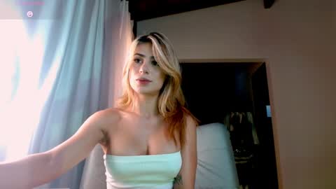 Greyslopez online show from January 4, 10:45 pm