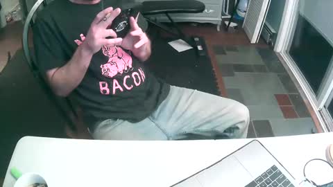 Snapshot of grizzley84 chatting on January 19, 5:15 am grizzly84 online show from January 19, 5:15 am