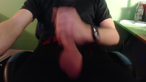 Snapshot of groov123 chatting on January 2, 2:46 pm Cal online show from January 2, 2:46 pm