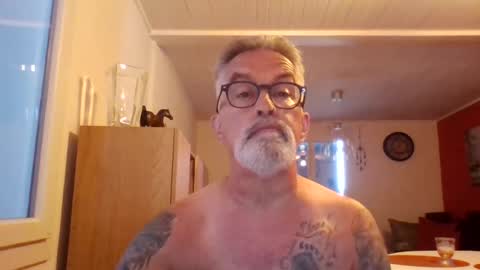 Snapshot of grybear60 chatting on June 20, 10:40 am Grybear online show from June 20, 10:40 am