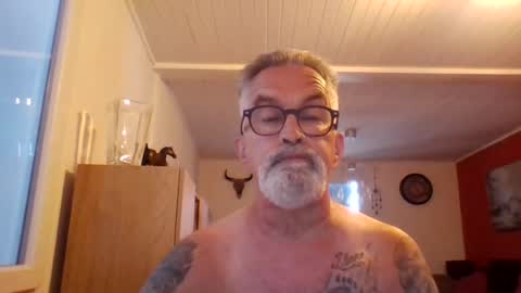 Snapshot of grybear60 chatting on June 21, 9:23 am Grybear online show from June 21, 9:23 am