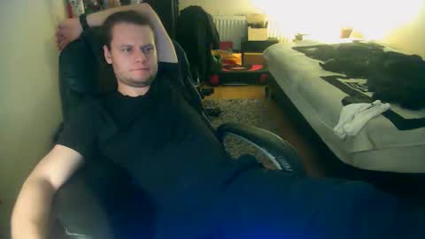 Gizzy online show from December 18, 8:37 pm