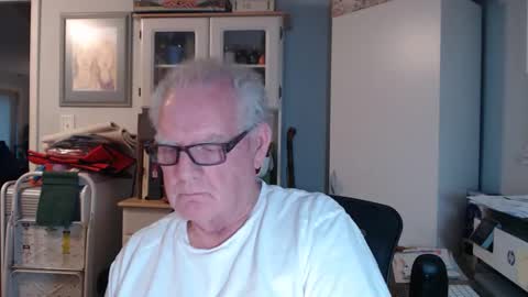 Snapshot of gspotlover1 chatting on June 6, 11:37 am Horny Daddy online show from June 6, 11:37 am