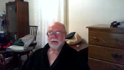 Snapshot of gtnolder60 chatting on October 18, 11:33 am Gary online show from October 18, 11:33 am