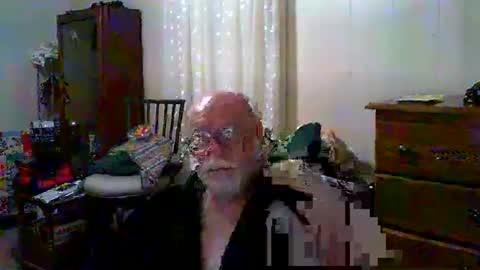 Snapshot of gtnolder60 chatting on October 22, 11:21 am Gary online show from October 22, 11:21 am