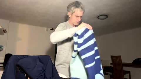 guardiannif_ online show from February 6, 10:00 pm