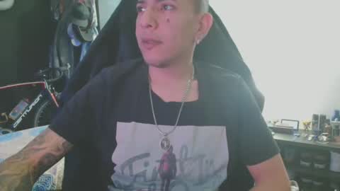 Snapshot of guayaco_ chatting on February 13, 12:32 pm Guayaco  online show from February 13, 12:32 pm