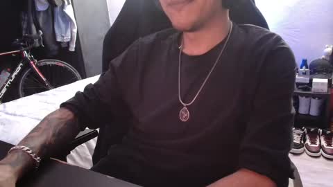 Snapshot of guayaco_ chatting on February 22, 6:41 pm Guayaco  online show from February 22, 6:41 pm