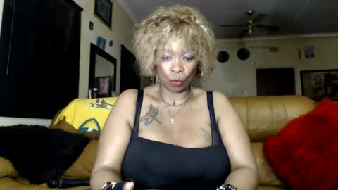 Snapshot of gucci_bx chatting on June 27, 5:18 pm gucci-bx online show from June 27, 5:18 pm
