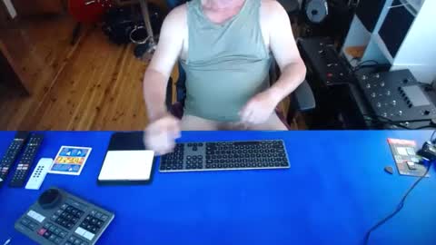 guesswhatigot2 online show from December 18, 6:32 am