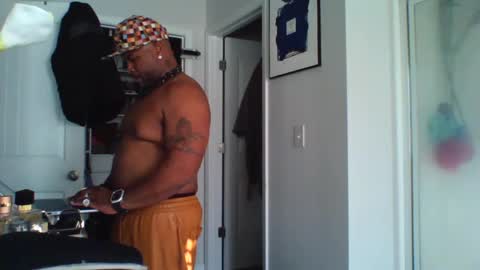 Snapshot of guidedhandstech chatting on January 24, 9:05 pm guidedhandstech online show from January 24, 9:05 pm