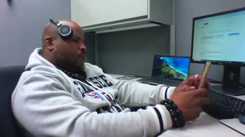 Snapshot of guidedhandstech chatting on February 7, 3:08 pm guidedhandstech online show from February 7, 3:08 pm