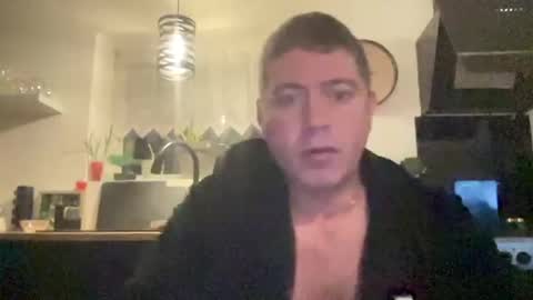 Snapshot of guil0 chatting on October 21, 8:59 am guil0 online show from October 21, 8:59 am