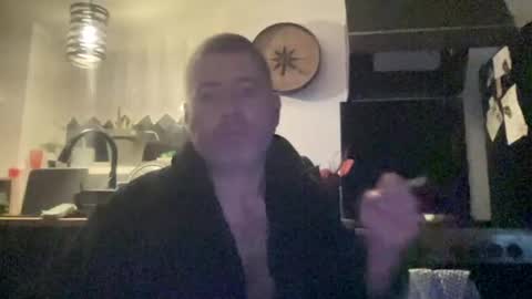 guil0 online show from November 6, 9:21 am