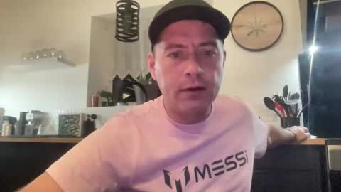 guil0 online show from January 16, 10:47 pm