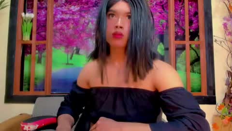 Snapshot of guinevere_lux chatting on May 20, 1:06 pm guinevere_lux online show from May 20, 1:06 pm