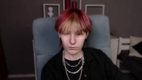 guitarandangell online show from April 5, 7:22 pm