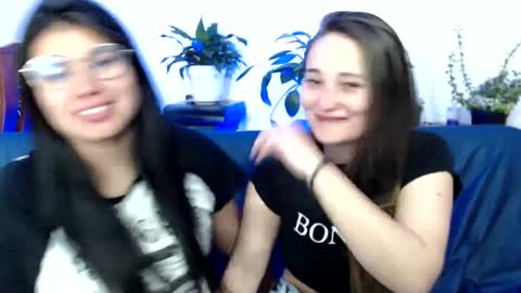 Snapshot of gumball_room chatting on January 22, 6:31 am Vane blonde and Hazell black hair online show from January 22, 6:31 am