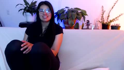 Snapshot of gumball_room chatting on February 10, 5:30 pm Vane blonde and Hazell black hair online show from February 10, 5:30 pm
