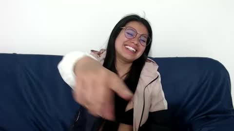 Snapshot of gumball_room chatting on September 16, 7:26 pm Vane blonde and Hazell black hair online show from September 16, 7:26 pm