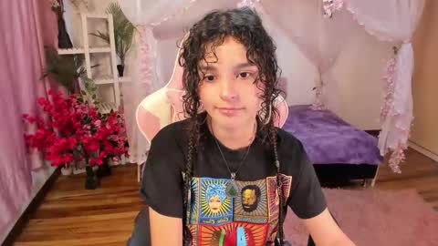 Snapshot of gummo_ chatting on December 5, 7:54 pm gummo_ online show from December 5, 7:54 pm