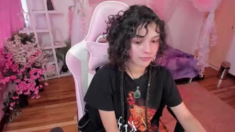 Snapshot of gummo_ chatting on December 13, 7:53 pm gummo_ online show from December 13, 7:53 pm