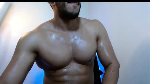 Snapshot of gurushake chatting on April 18, 9:15 pm holl latino online show from April 18, 9:15 pm