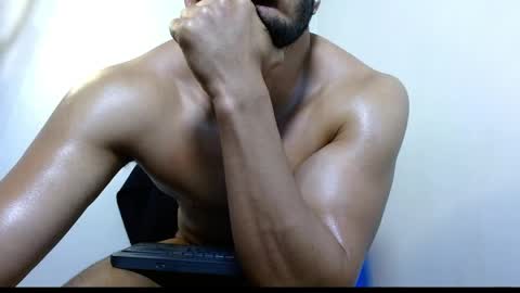 Snapshot of gurushake chatting on April 21, 7:06 pm holl latino online show from April 21, 7:06 pm