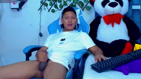 Snapshot of gurxxxt chatting on January 17, 4:54 pm Hakim online show from January 17, 4:54 pm