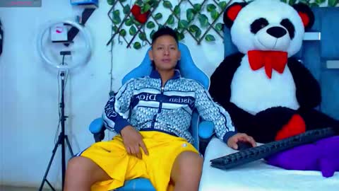 Snapshot of gurxxxt chatting on January 18, 2:21 pm Hakim online show from January 18, 2:21 pm