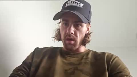 Snapshot of gusmuss chatting on October 19, 2:34 am Jamie online show from October 19, 2:34 am