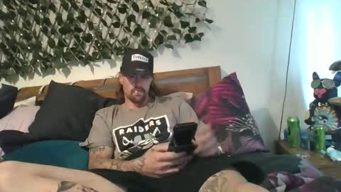 Snapshot of gusmuss chatting on October 28, 2:37 am Jamie online show from October 28, 2:37 am