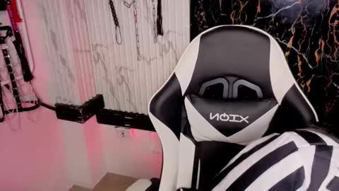 Snapshot of guxplo_ chatting on October 29, 4:09 pm Miss online show from October 29, 4:09 pm