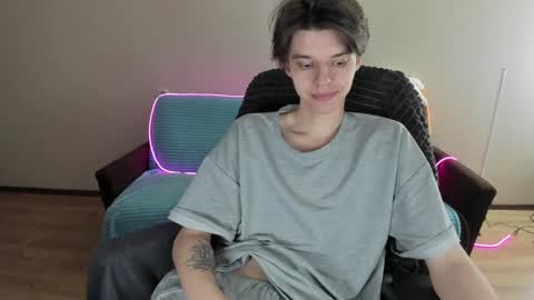 guy_liam1 online show from December 29, 7:43 pm