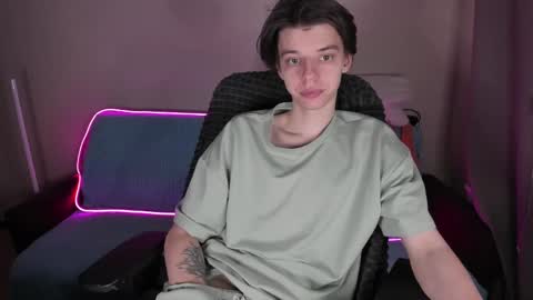 guy_liam1 online show from February 14, 7:33 pm