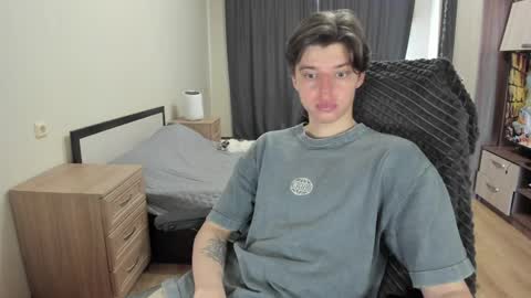 guy_liam1 online show from April 5, 7:49 am