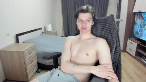 Snapshot of guy_liam1 chatting on April 19, 7:27 pm guy_liam1 online show from April 19, 7:27 pm