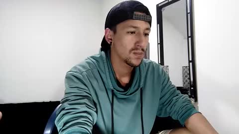 karim online show from December 23, 8:33 am